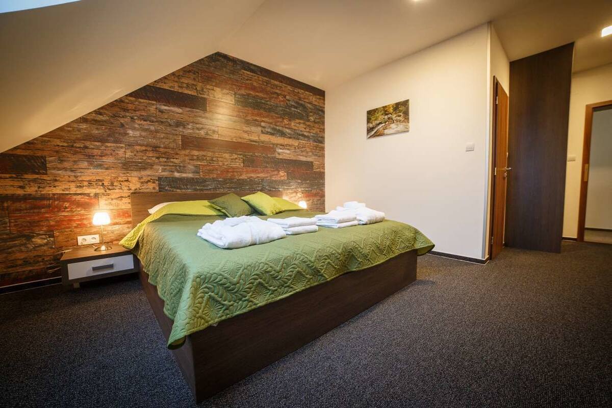 Free cots/infant beds, free WiFi