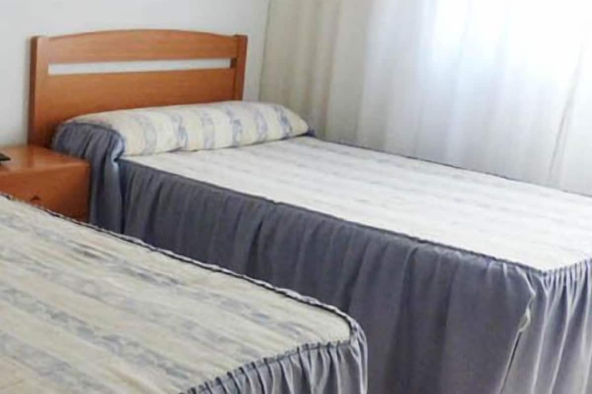Twin Room | Cribs/infant beds, free WiFi, bed sheets