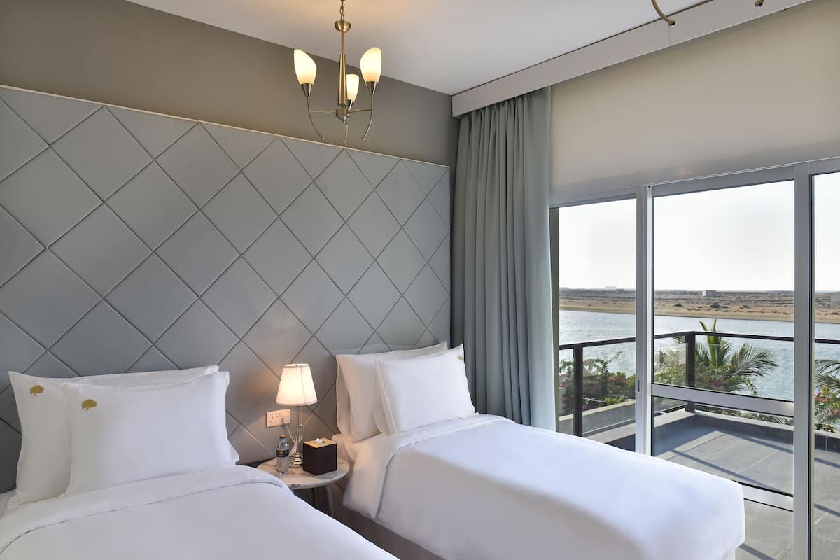 3 bedrooms, in-room safe, desk, blackout drapes
