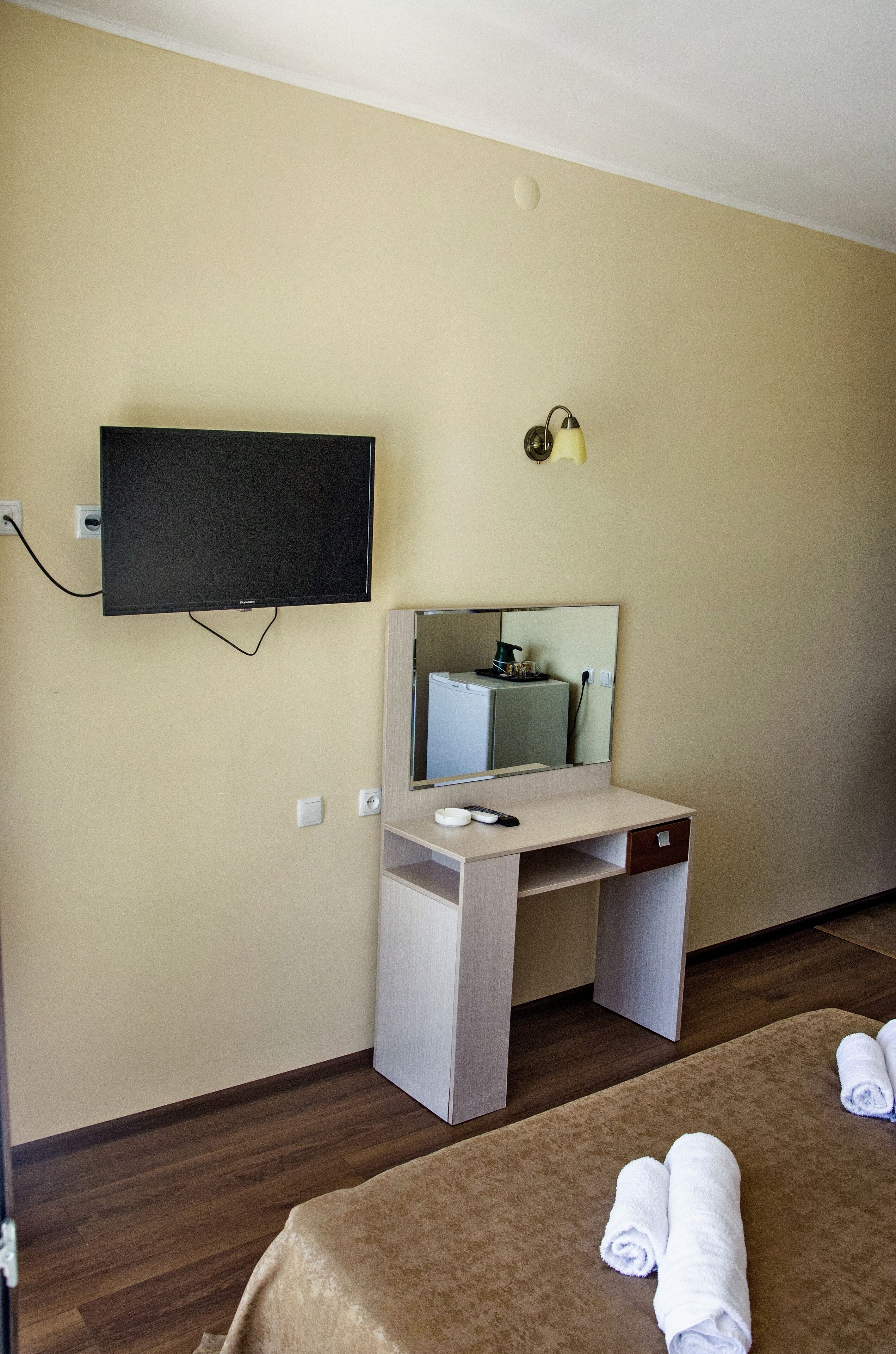 Quarto casal luxo | Escrivaninha, quartos à prova de som, Wi-Fi de cortesia