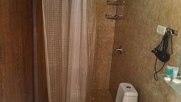 Ducha, artículos de tocador gratuitos, toallas