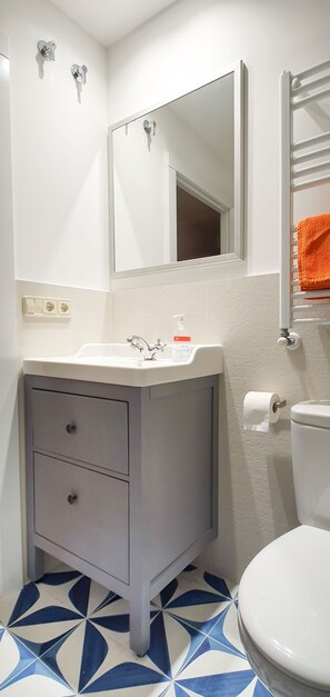 Family Apartment, 2 Bedrooms | Bathroom
