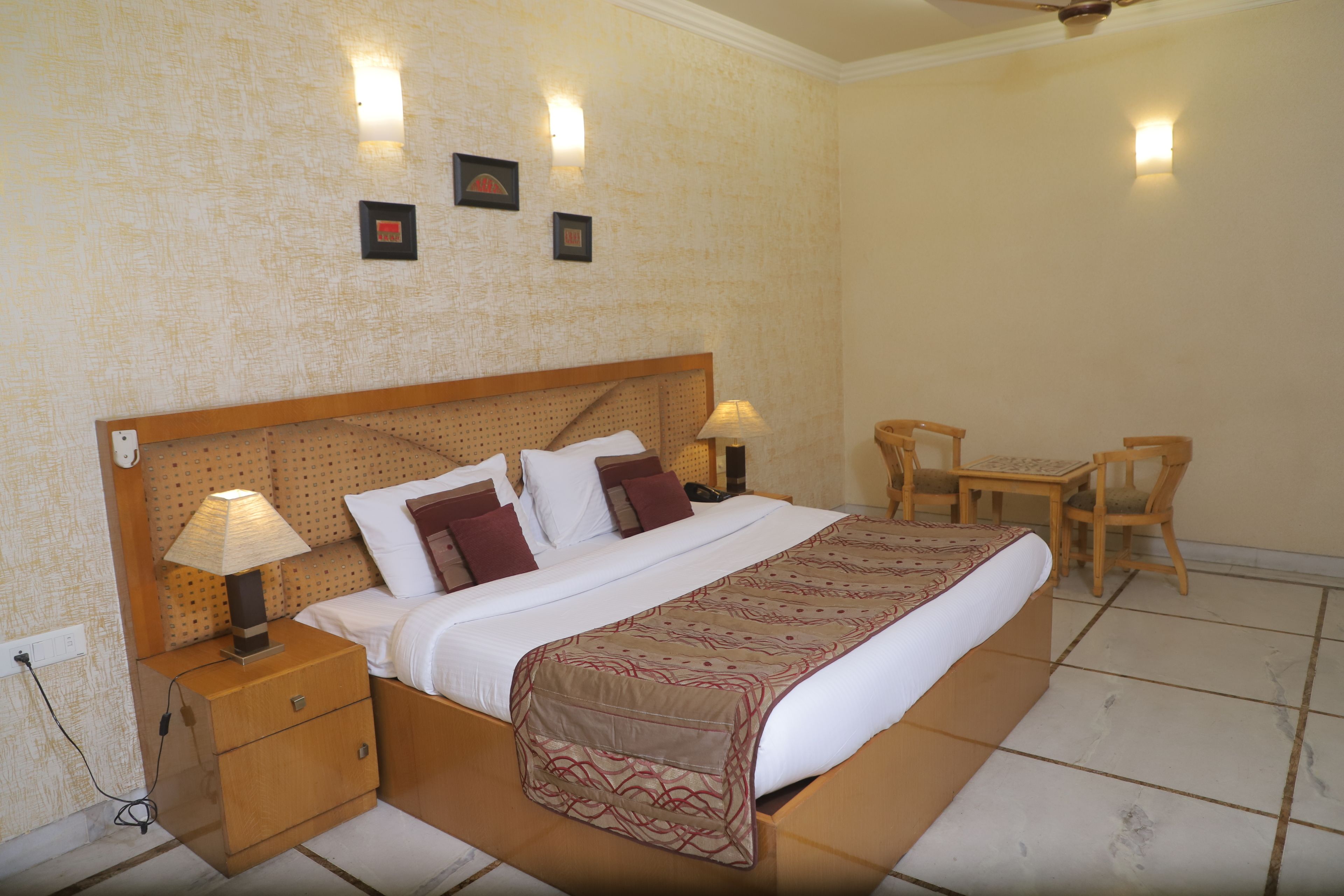 Classic Double or Twin Room, 1 King Bed, Smoking, Bathtub | 1 bedroom, premium bedding, minibar, desk