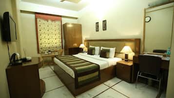 1 bedroom, premium bedding, minibar, desk