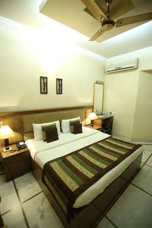 1 bedroom, premium bedding, minibar, desk
