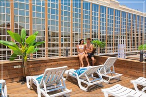 Rooftop Suite with Private Hot Tub | Terrasse sur le toit