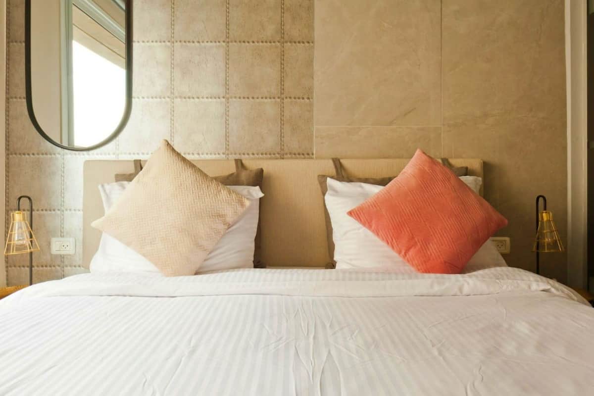 Deluxe Double Room, Balcony | 1 bedroom, minibar, in-room safe, soundproofing