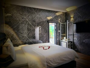 Rooftop Suite with Private Hot Tub | Minibar, in-room safe, soundproofing, iron/ironing board - Dream Beach TLV Boutique Hotel (Tel Aviv)