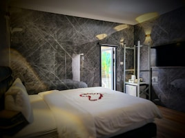 Rooftop Suite with Private Hot Tub | Minibar, in-room safe, soundproofing, iron/ironing board