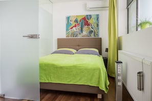 2 bedrooms, premium bedding, minibar, desk - Salzburg City Appartement (Salzburg)
