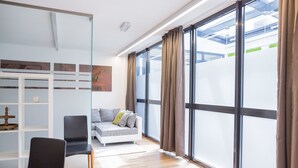 Apartemen, 2 kamar tidur (Apt 2 1/2 Schlafzimmer incl.40EUR ) | Ruang keluarga | TV layar datar