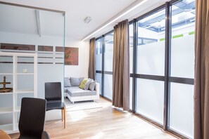 Apartment, 2 Bedrooms (Apt 2 1/2 Schlafzimmer incl.40EUR ) | Living room - Salzburg City Appartement (Salzburg)
