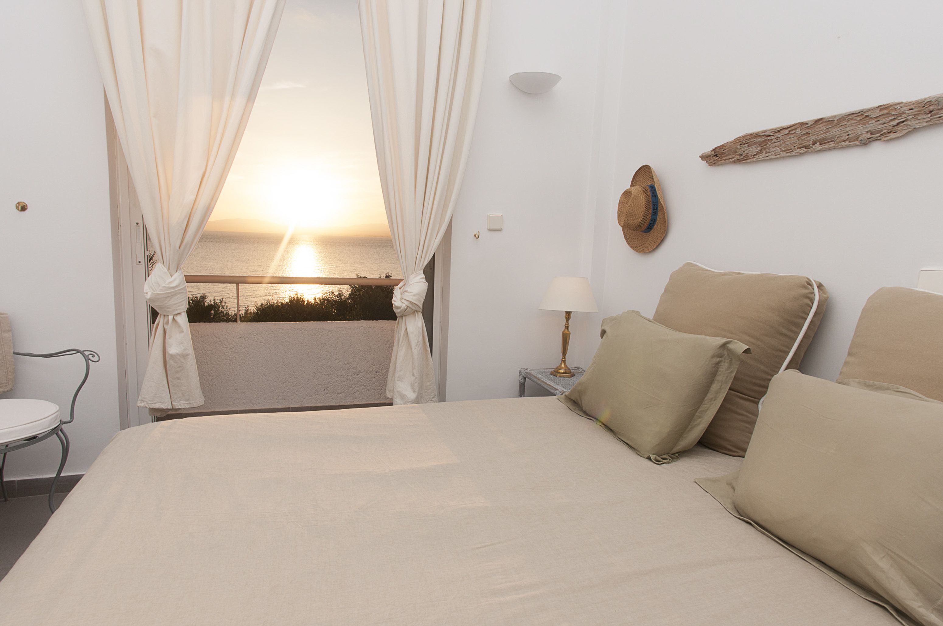 Panoramic Villa, 3 Bedrooms | 3 bedrooms, individually decorated, soundproofing, iron/ironing board