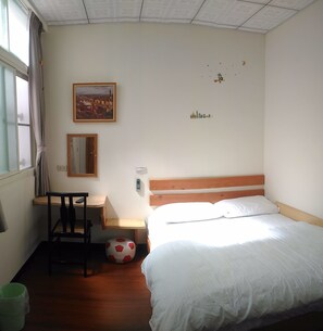 Standard Double Room, 1 Double Bed | Desk, blackout curtains, soundproofing - Blockhead Bed and Breakfast (Taitung)