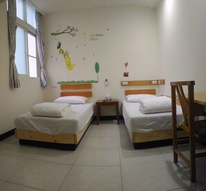 Standard Twin Room, 1 Bedroom | Desk, blackout drapes, soundproofing - Blockhead Bed and Breakfast (Taitung)