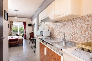 Studio | Private kitchen | Fridge, stovetop, coffee/tea maker, electric kettle