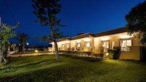Front of property – evening/night - Daydream Hill (Chania)