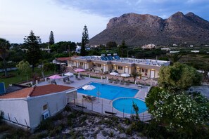 Front of property – evening/night - Daydream Hill (Chania)