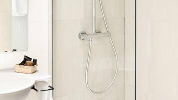 Dusche im Bad