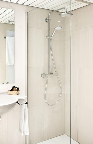 Bathroom shower - Leopold Hotel Brussels EU (Brussels)