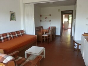 Studio (up to 6) | Coin séjour | Télévision