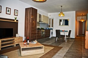 Flat-screen TV - 7 Hillside (Swieqi)