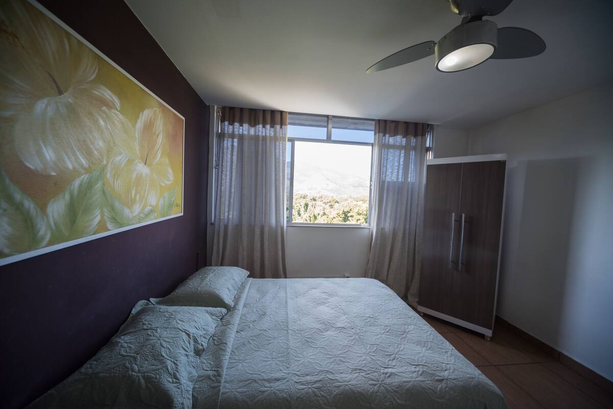 Kamar Double, kamar mandi umum | Seprai premium, setrika/meja setrika, dan Wi-Fi gratis