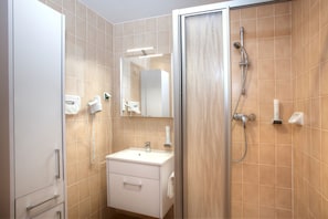 Apartment, 1 Bedroom, Lake View | Bathroom | Shower, free toiletries, hair dryer, bathrobes