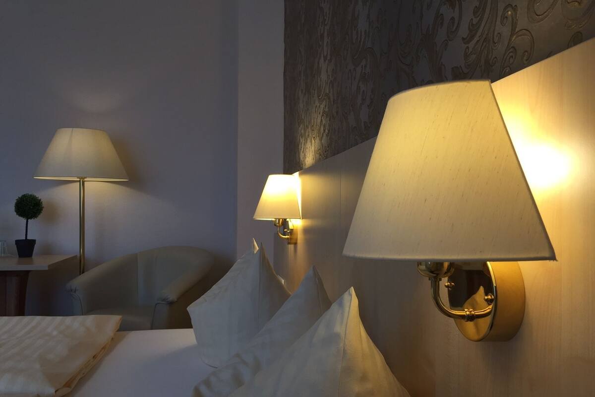 Standard Single Room | In-room safe, desk, soundproofing, WiFi (free)