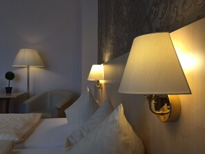 Standard Single Room | In-room safe, desk, soundproofing, free WiFi - Hotel Römerbad (Bad Salzuflen)