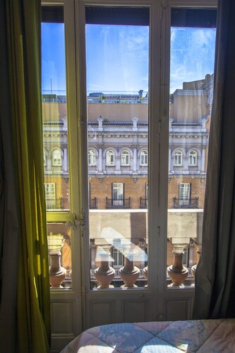 Gran Via Suites The Palmer House