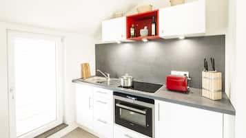 Maison Luxe, 1 chambre, cheminée, vue jardin | Cuisine privée | Grand réfrigérateur, micro-ondes, four, plaque de cuisson