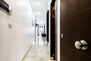 Cortinas blackout, sistema de insonorización y cunas gratuitas