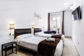 Deluxe Room, Private Bathroom - Hostal Rincón de Sol - Centro Madrid - Self Checkin (Madrid)