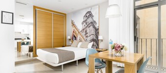 Suites del Pintor Historial Center, by Hoteles con Cultura