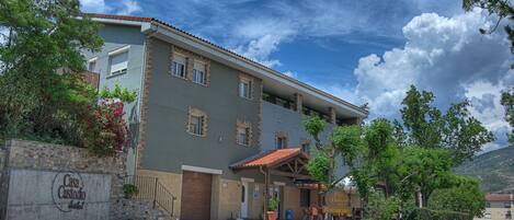 Fachada de la propiedad