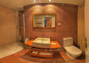 Double or Twin Room | Bathroom - Hotel Casa Custodio (Isabena)
