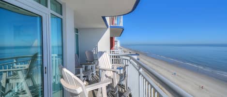 Deluxe Condo, 4 Bedrooms, Oceanfront, Balcony (1407) | Balkon