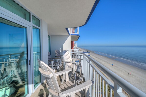 Deluxe Condo, 4 Bedrooms, Oceanfront, Balcony (1407) | Balcony