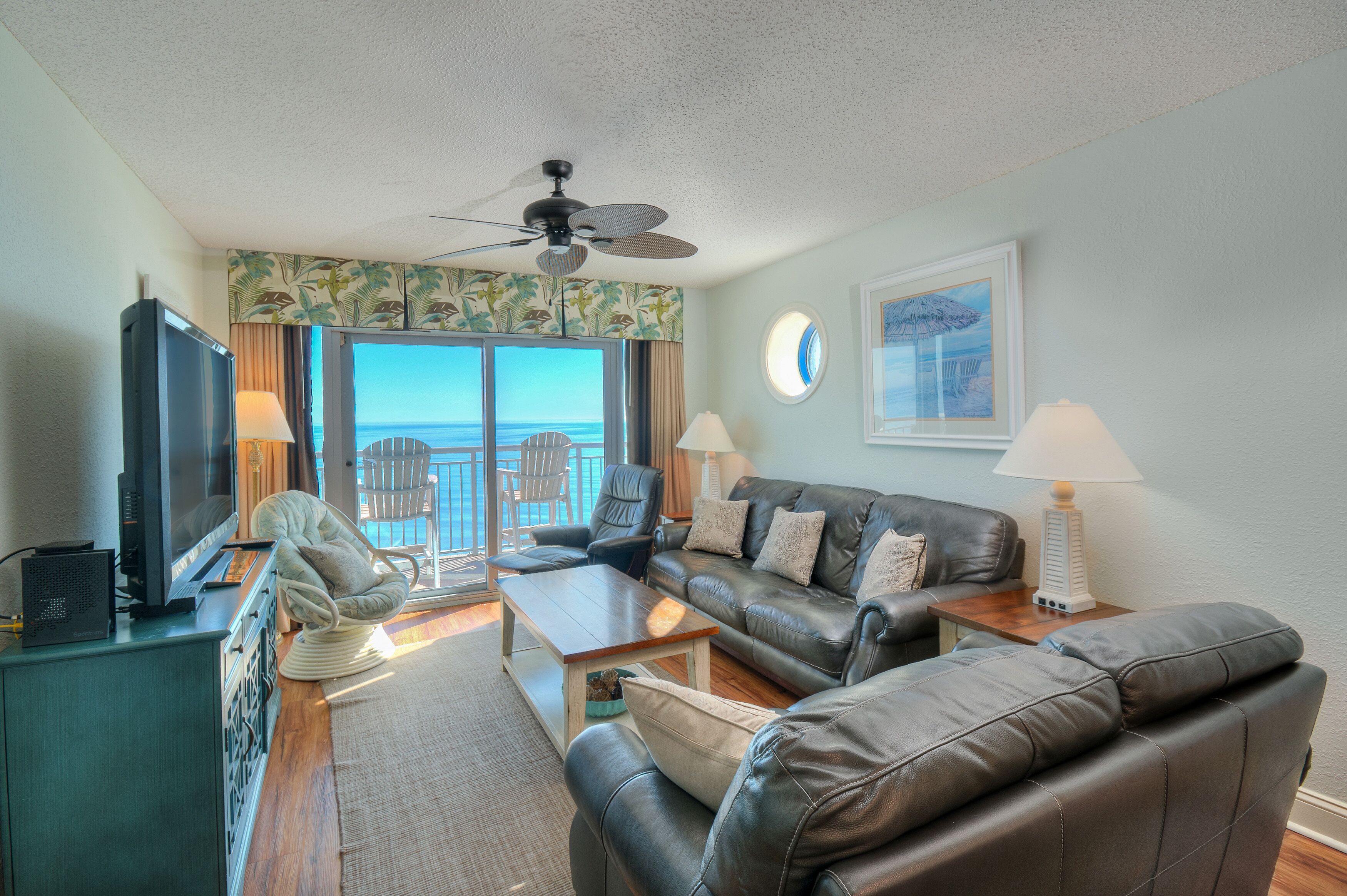 Deluxe Condo, 4 Bedrooms, Oceanfront, Balcony (1407) | Wohnbereich