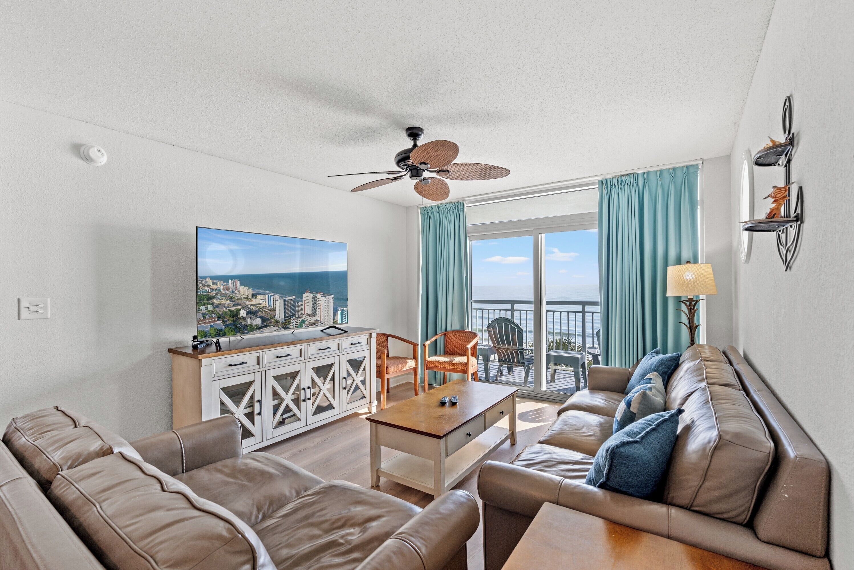Classic Condo, 4 Bedrooms, Oceanfront (407) | Coin séjour
