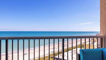 Deluxe Condo, 1 Bedroom, Ocean View, Oceanfront (1005) | Balcony