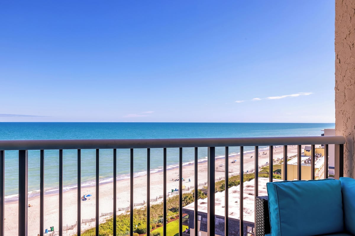Deluxe Condo, 1 Bedroom, Ocean View, Oceanfront (1005) | Balcony