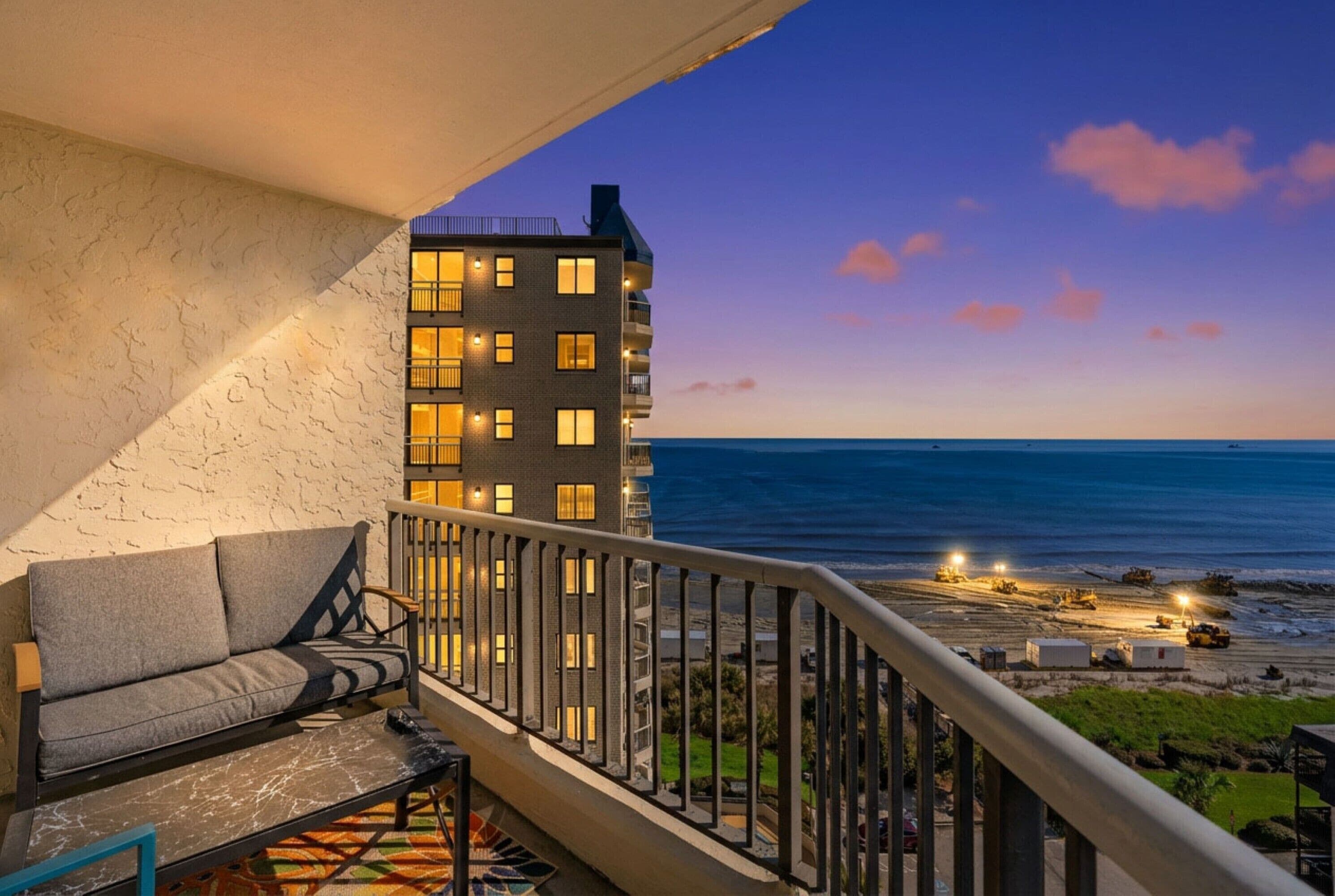Deluxe Condo, 1 Bedroom, Ocean View, Oceanfront (1007) | Balkong