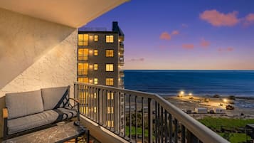 Deluxe Condo, 1 Bedroom, Ocean View, Oceanfront (1007) | Balcony