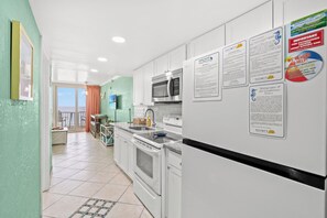 Condo, 1 Bedroom, Oceanfront, Pool Access (705) | Private kitchen | Fridge, microwave, oven, stovetop