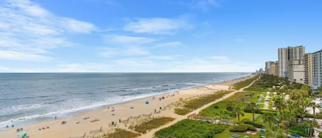 Deluxe Condo, 2 Bedrooms, Oceanfront (633) | Balcony view