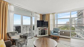 Deluxe Condo, 2 Bedrooms, Balcony, Oceanfront (633) | Living area | TV