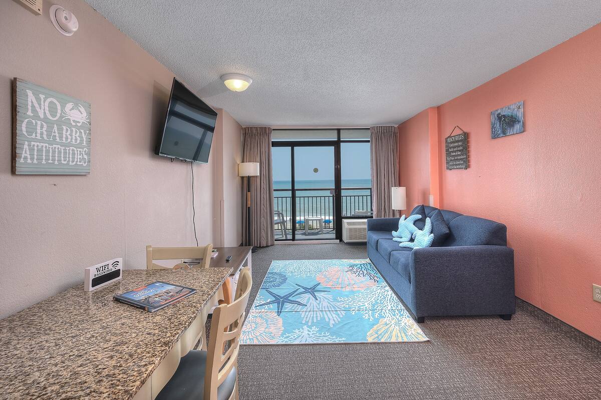 Condo, 1 Bedroom, Balcony, Oceanfront (442) | Living area