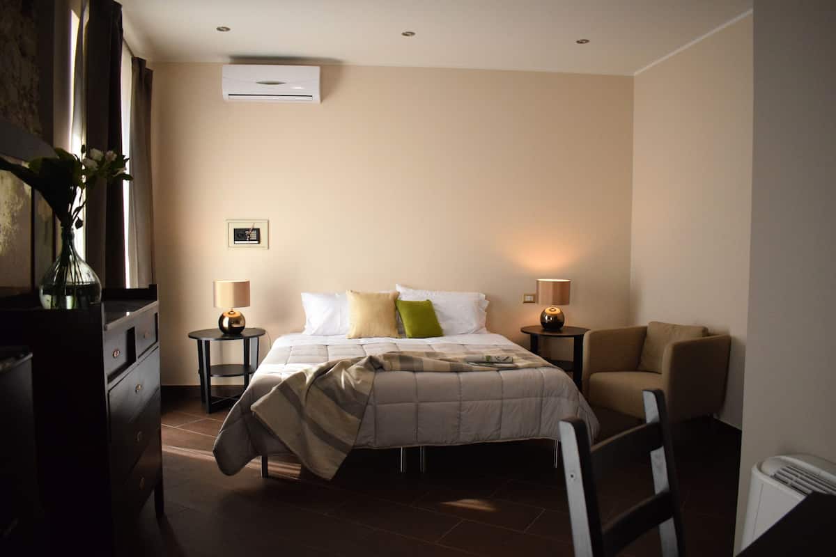 Superior Triple Room, Balcony, Mountain View (204 Specchiera) | Gebar bulu kapas, bar mini, peti besi dalam bilik, meja